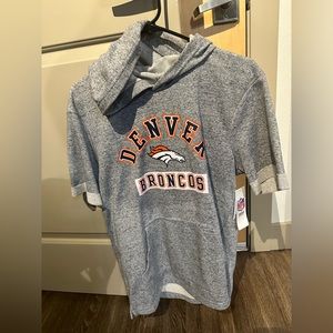 YOUTH XXL boys size 18 but fits a women’s small/medium